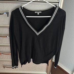 Size small preppy long-sleeve black v-neck top